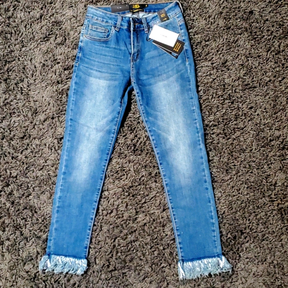 L&B Frayed Hem Skinnies: Medium Wash